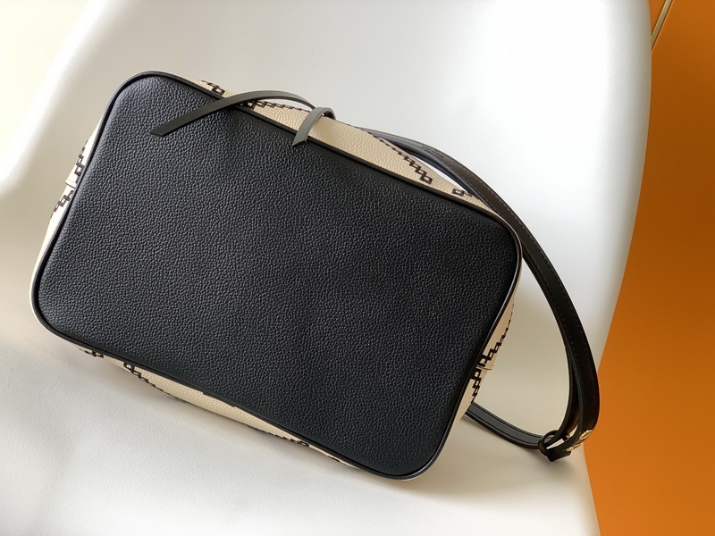 LV Handbags AAA(Women)-855