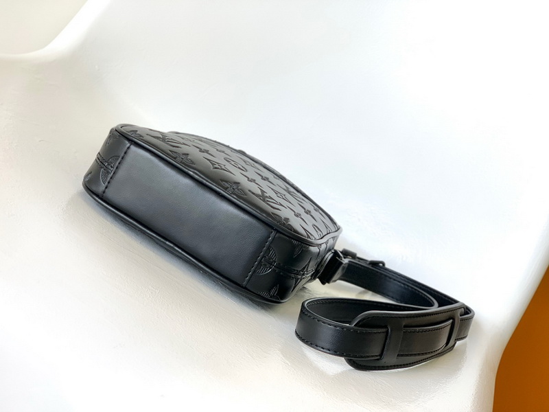 LV Handbags AAA(Men)-292