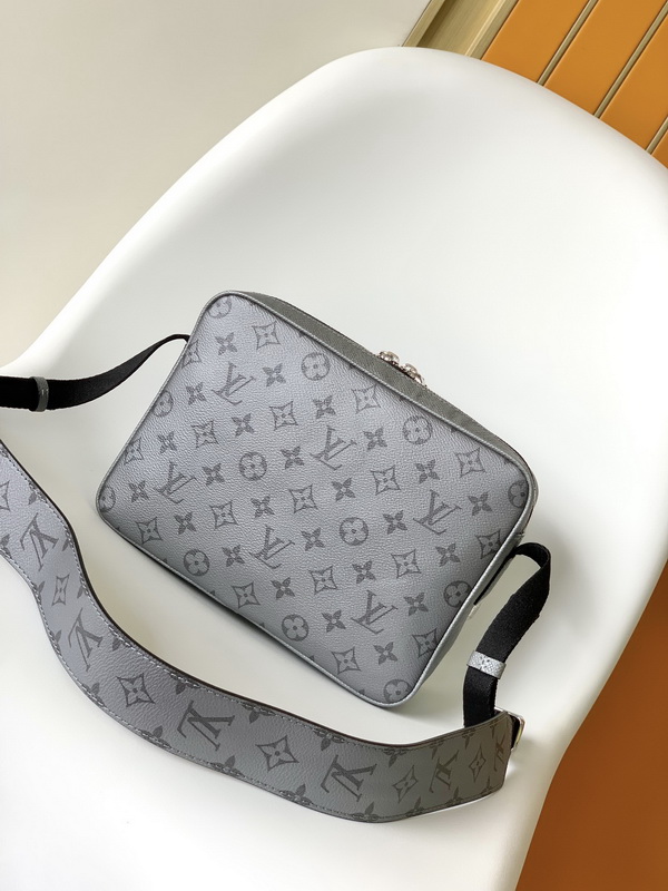 LV Handbags AAA(Men)-322
