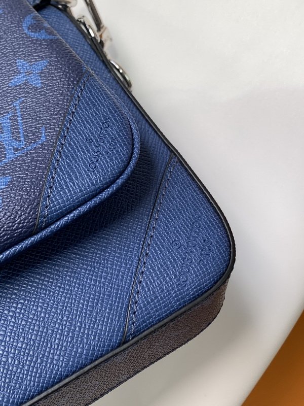 LV Handbags AAA(Men)-323