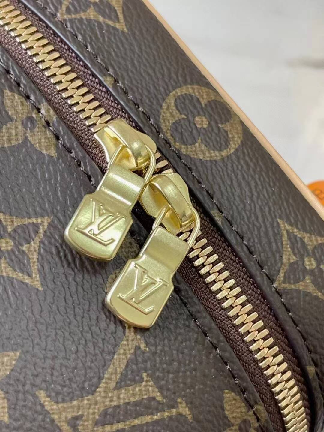 LV Makeup Bag(AAA)-002
