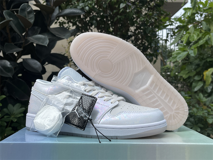 Air Jordan 1 Low WMNS CNY