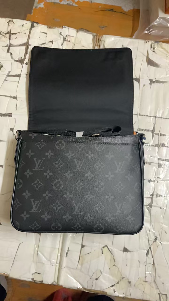 LV Handbags AAAA(Men)-331