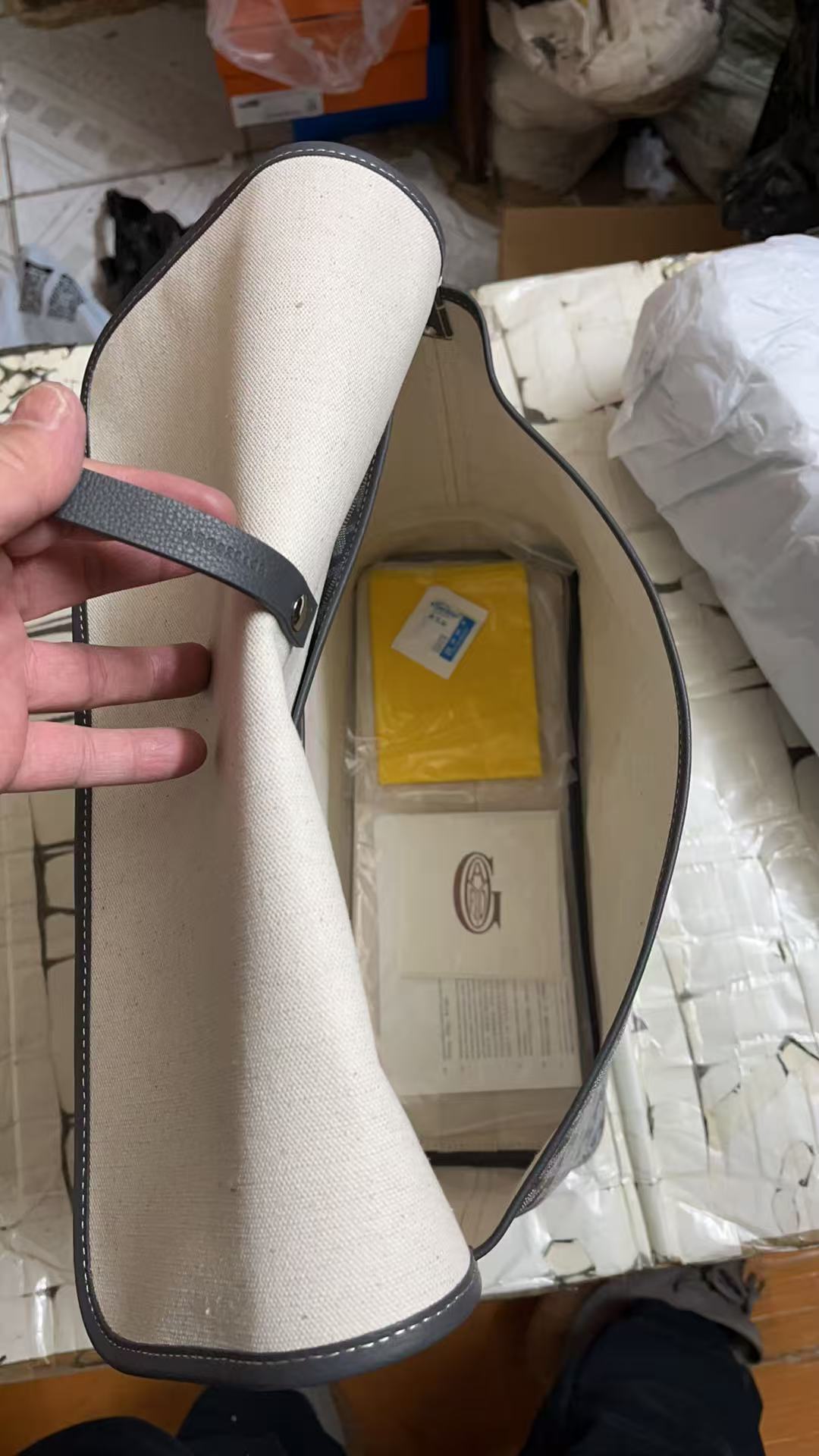 Go*ard handbags aaaa(men)-028