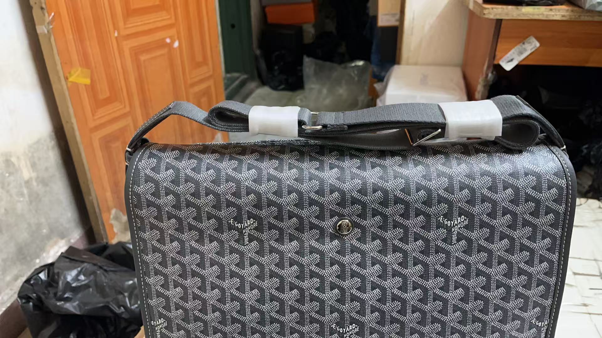 Go*ard handbags aaaa(men)-028