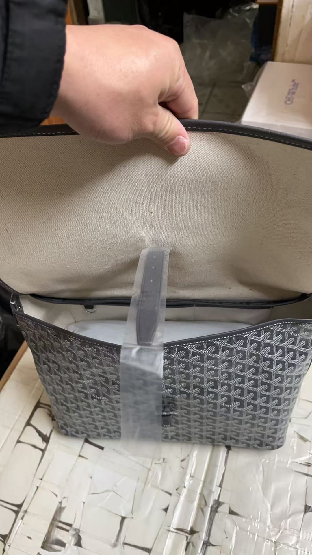 Go*ard handbags aaaa(men)-028