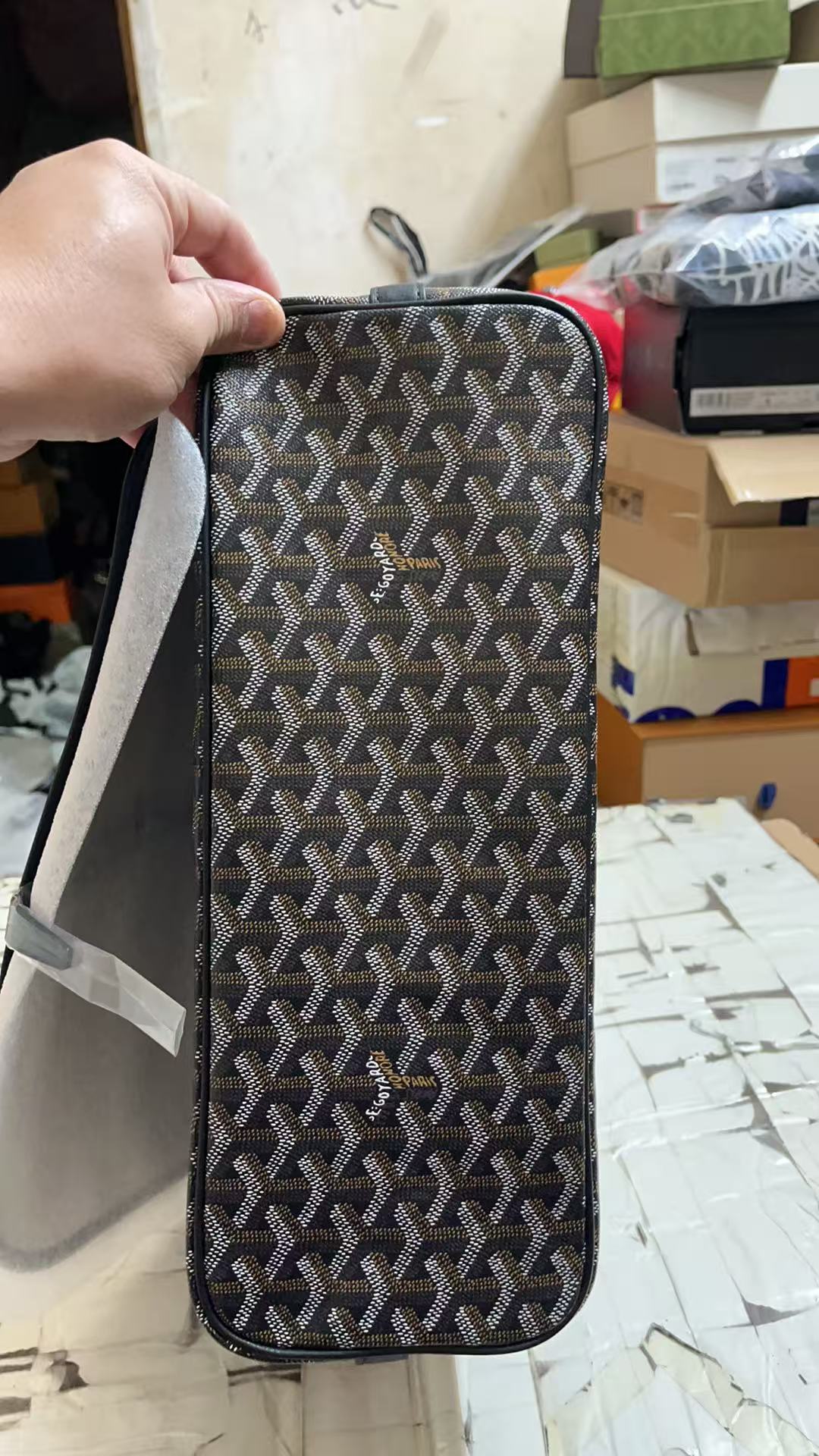 Go*ard handbags aaaa(men)-004