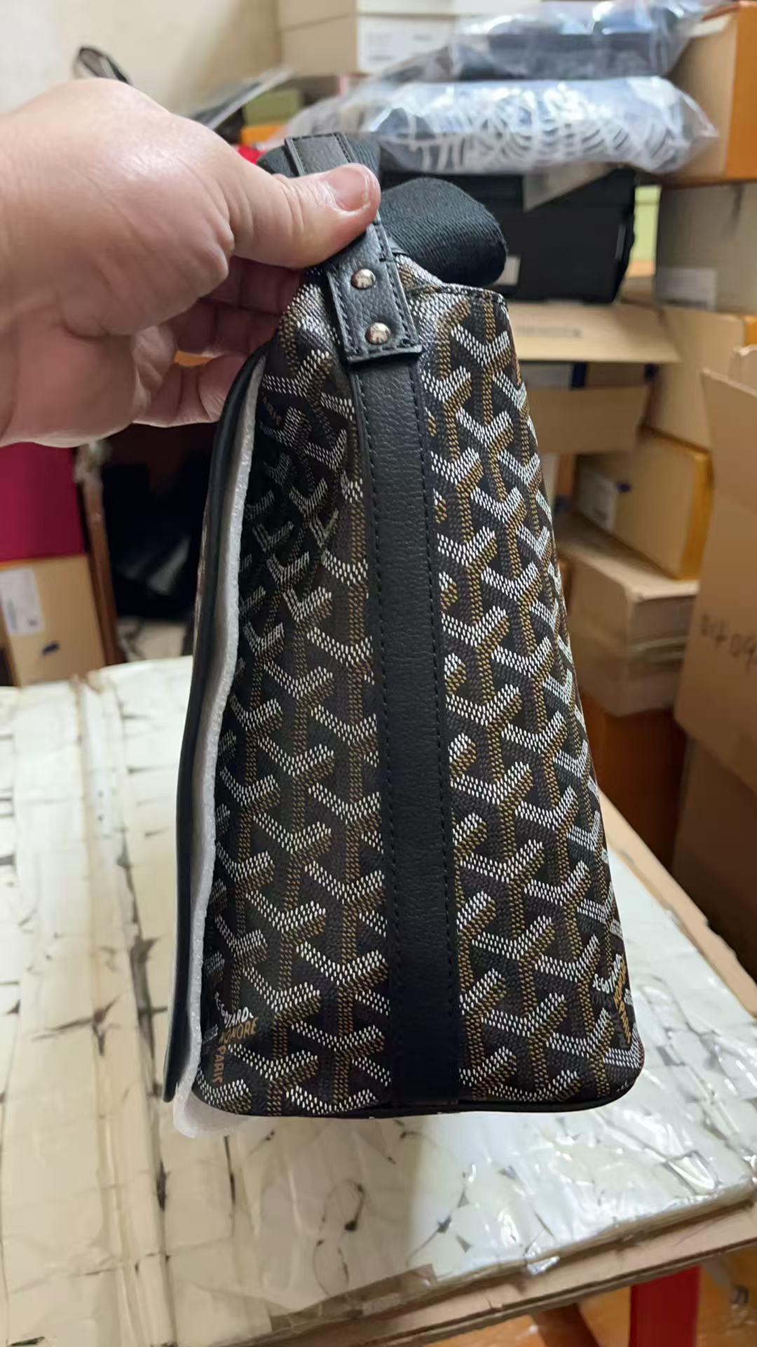 Go*ard handbags aaaa(men)-004