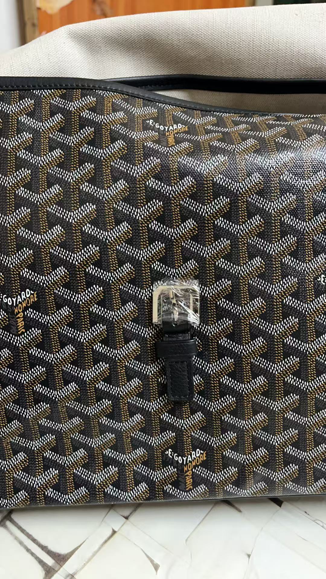 Go*ard handbags aaaa(men)-004