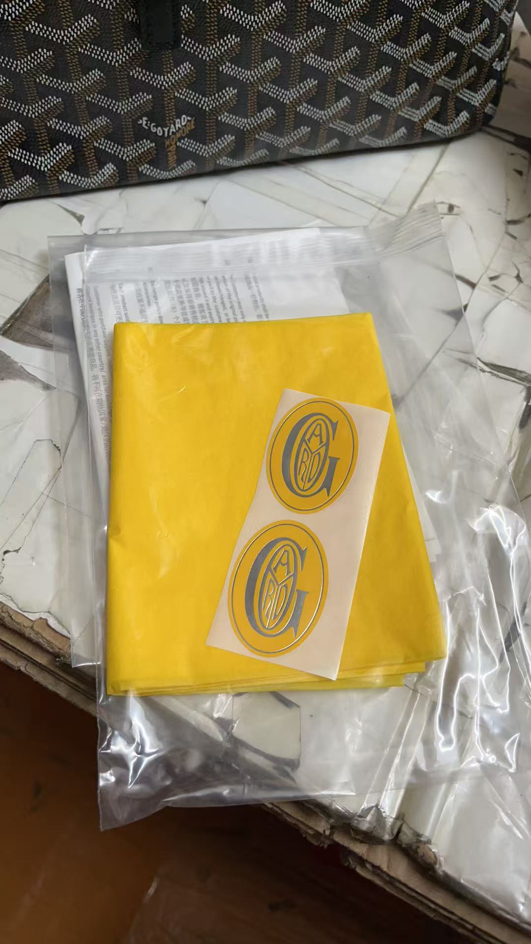 Go*ard handbags aaaa(men)-004