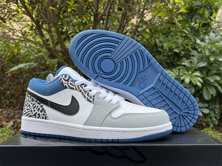 Air Jordan 1 low se true blue
