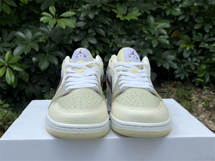 Air Jordan 1 Low Team Gold