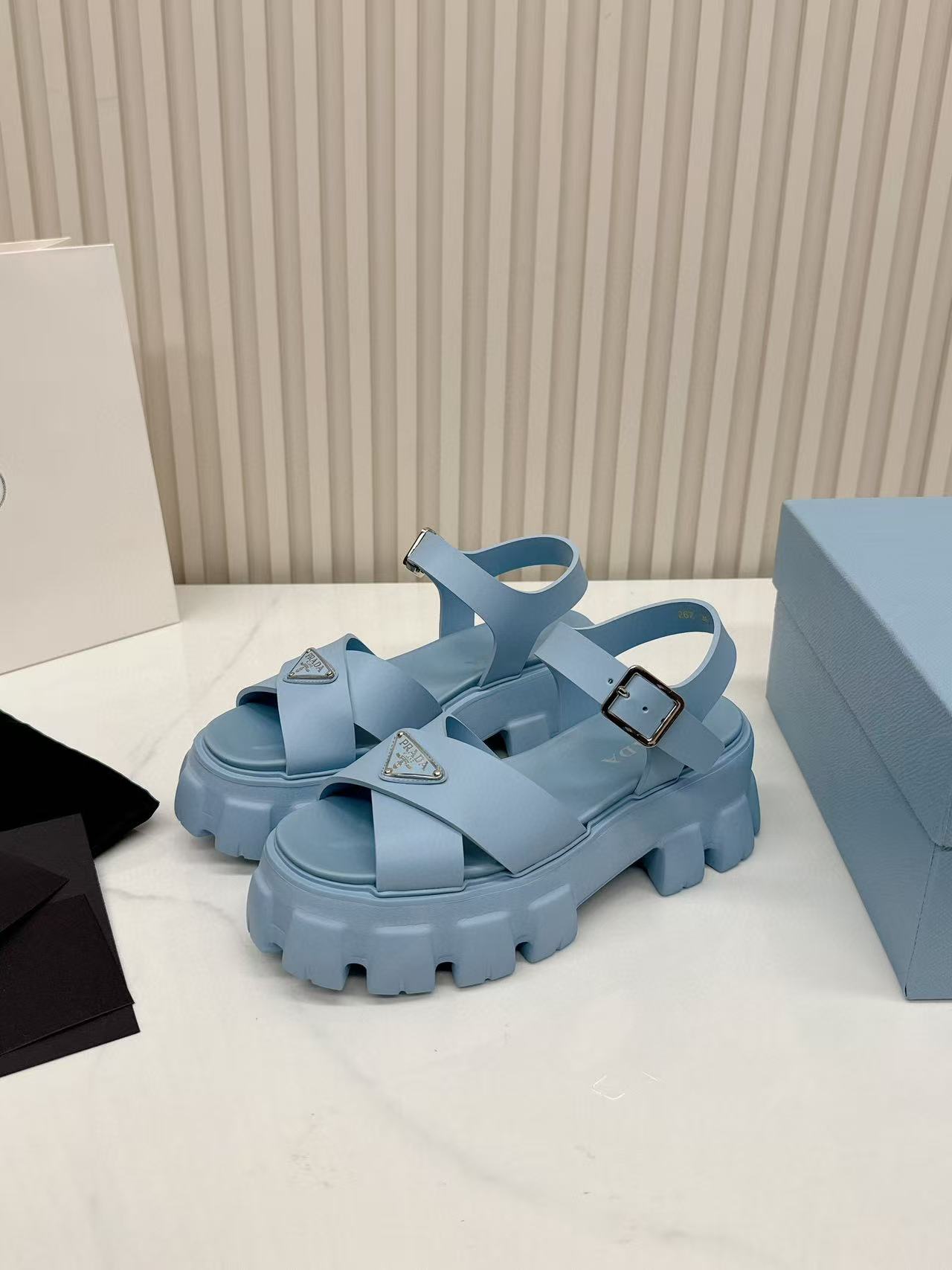 Pra*a slippers women(aaa)-020