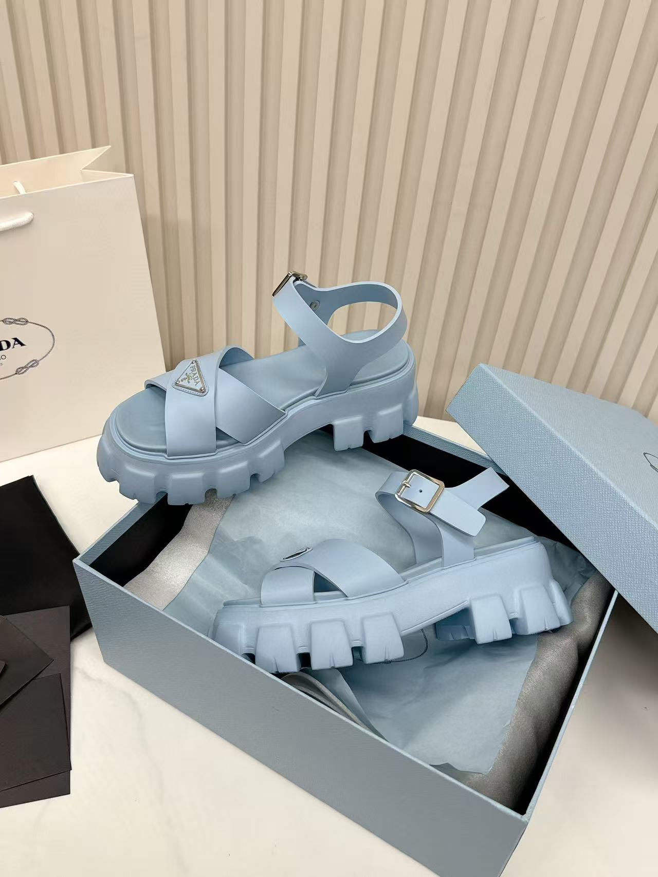 Pra*a slippers women(aaa)-020