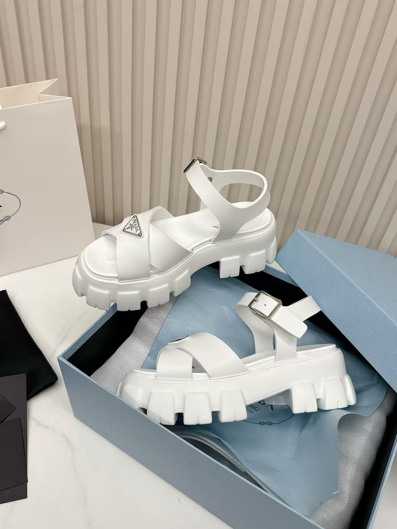 Pra*a slippers women(aaa)-022