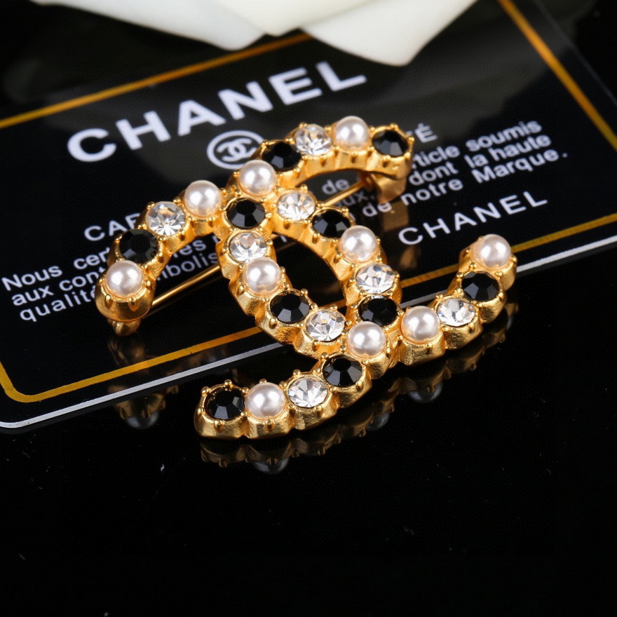 Ch*el brooch-013