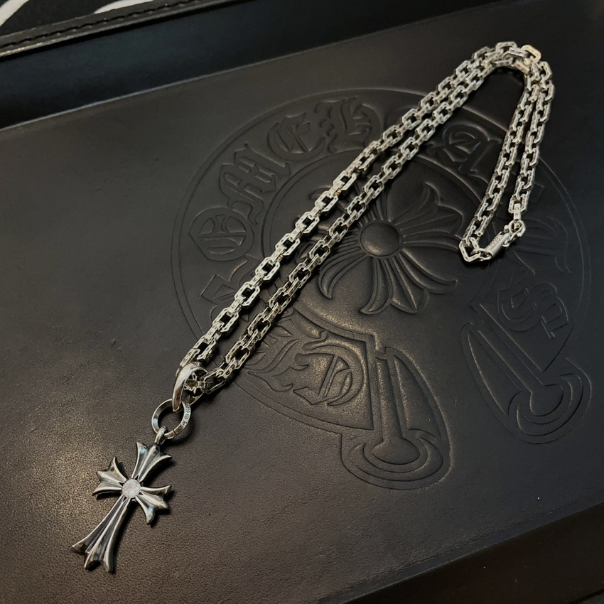 Ch**me He**ts necklace-067