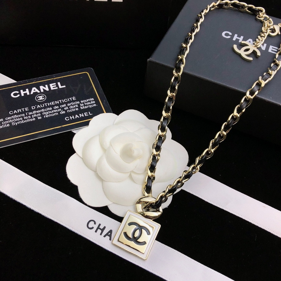 Ch*el necklace-317