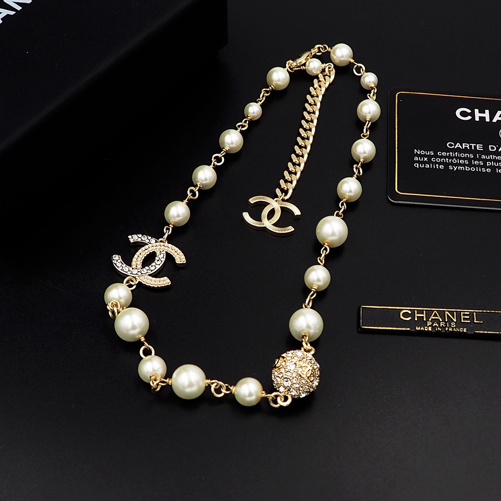 Ch*el necklace-059
