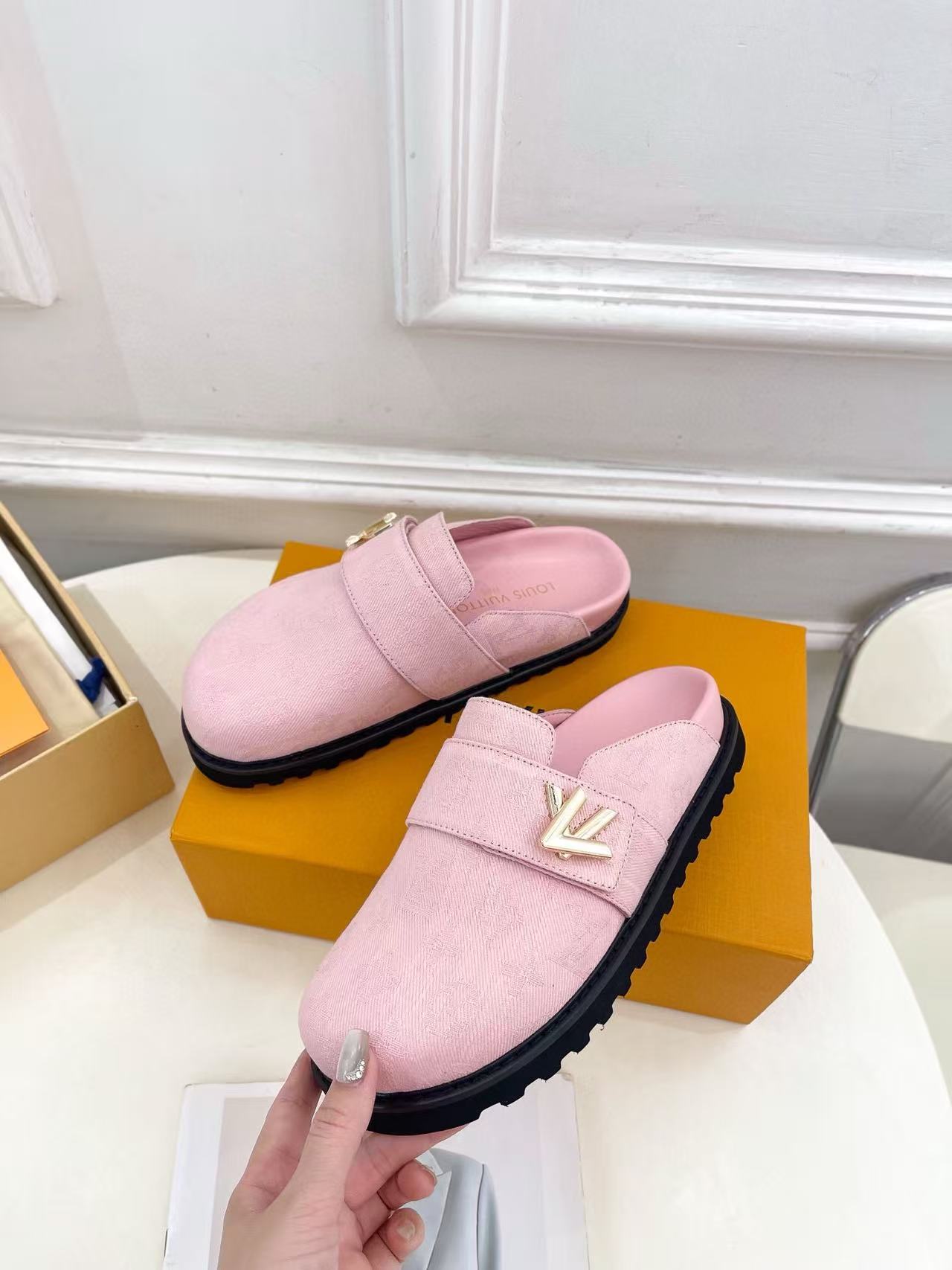 LV Slippers(AAA)-084