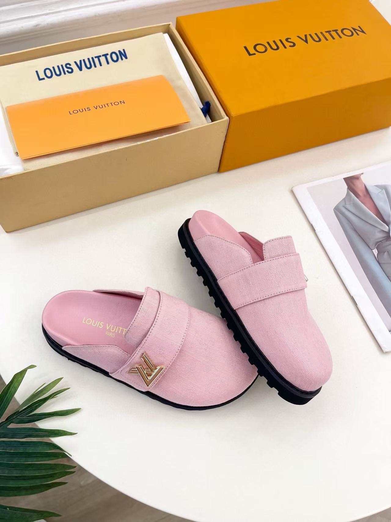 LV Slippers(AAA)-084