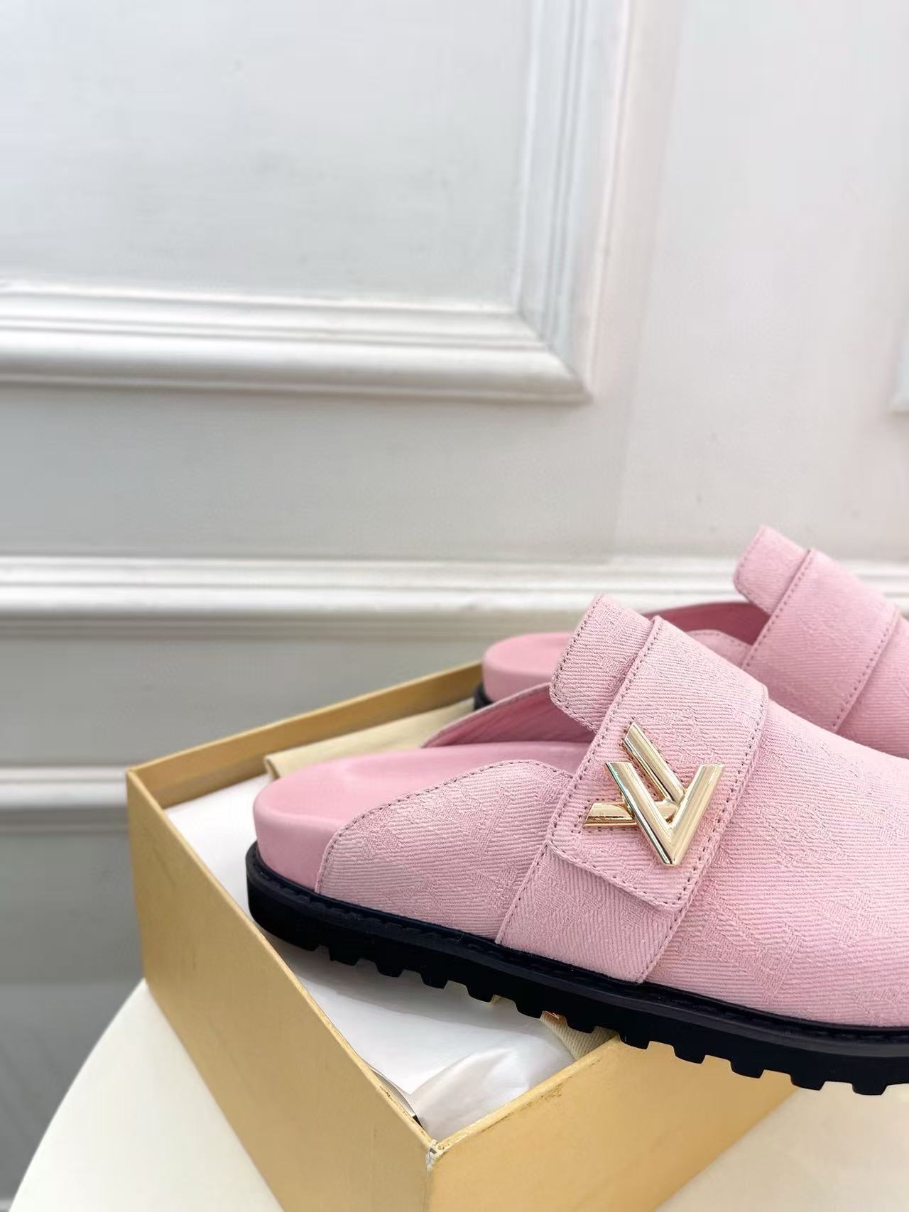 LV Slippers(AAA)-084