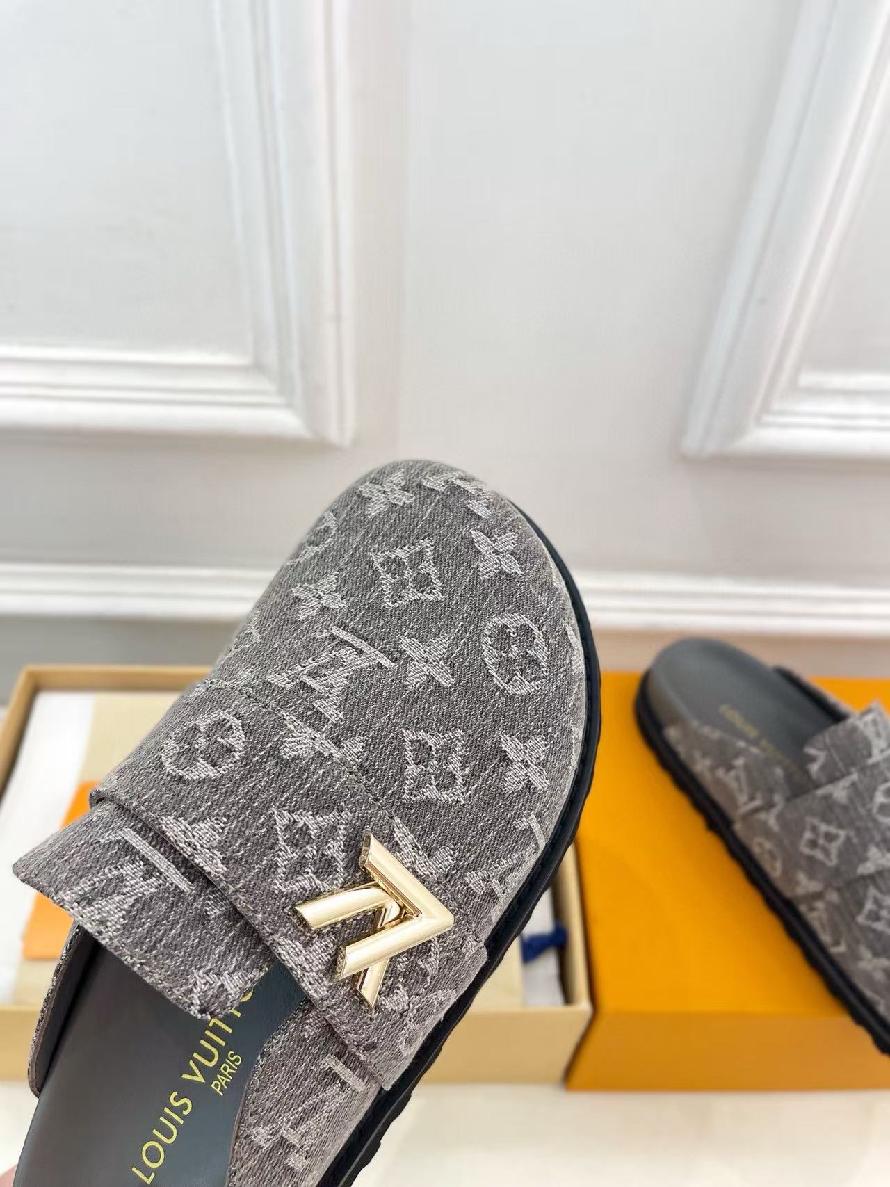 LV Slippers(AAA)-085