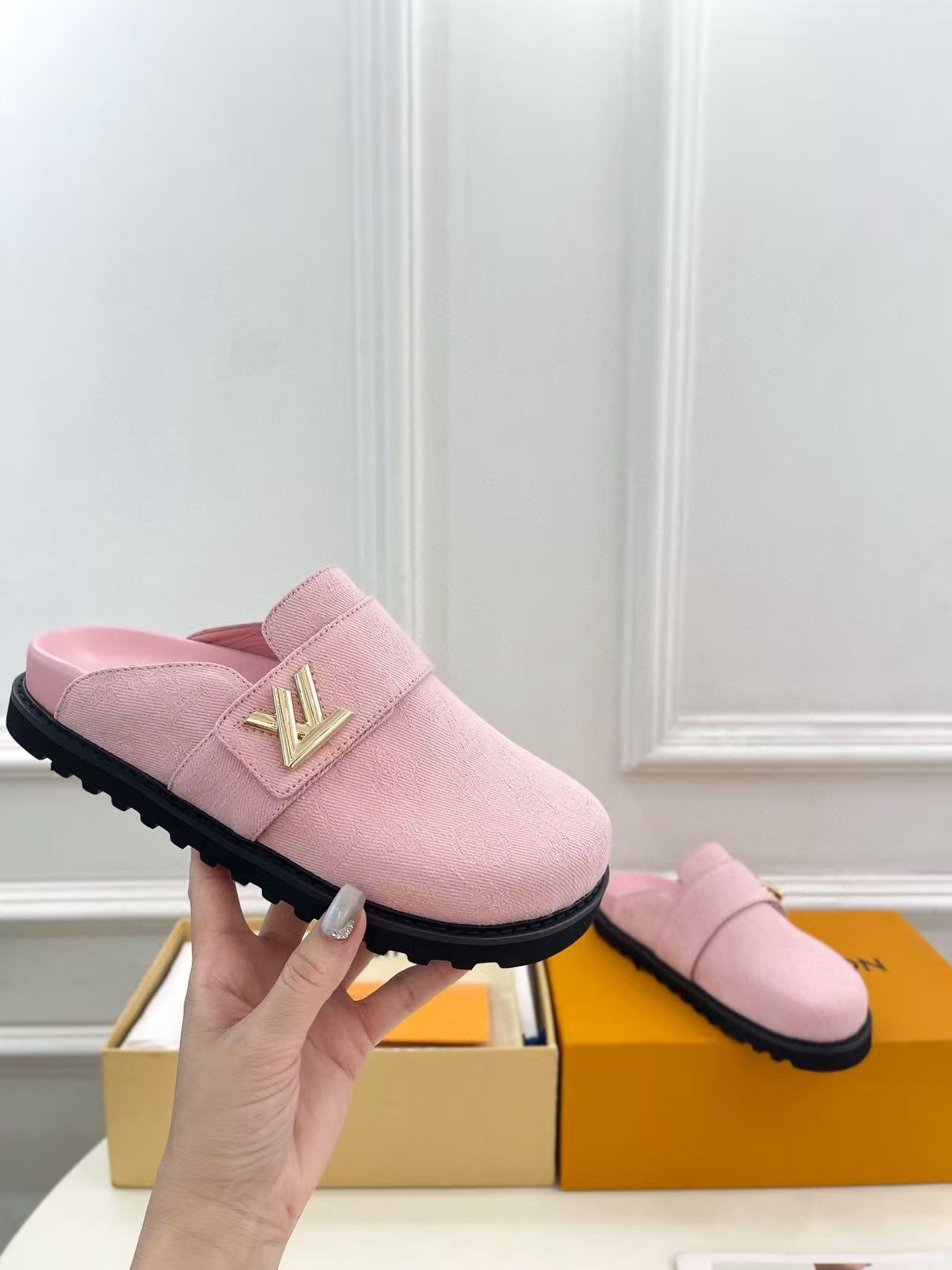 LV Slippers(AAA)-084