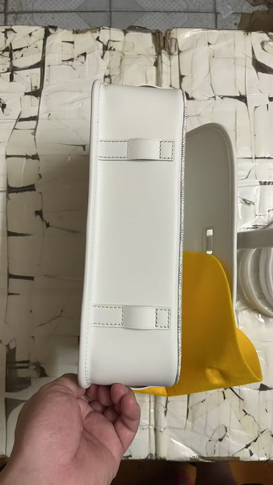 Go*ard handbags aaaa(men)-039