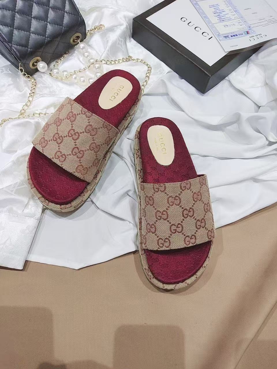 G*u*i slippers(aaa)-470