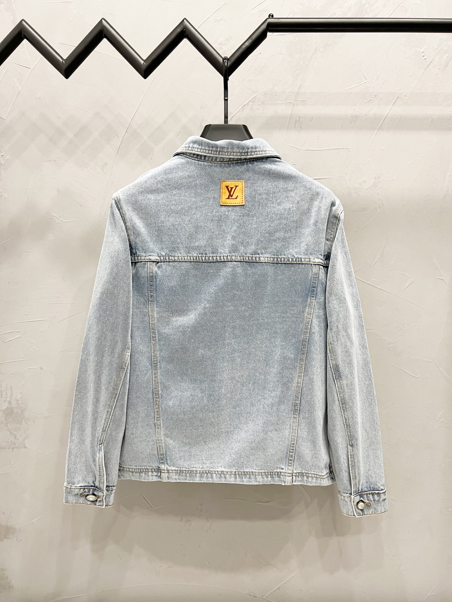 LV Jacket-032