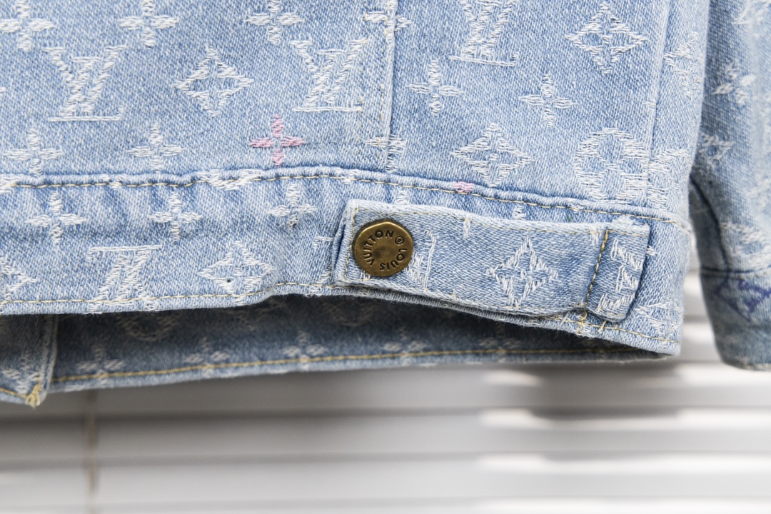 LV Jacket-041