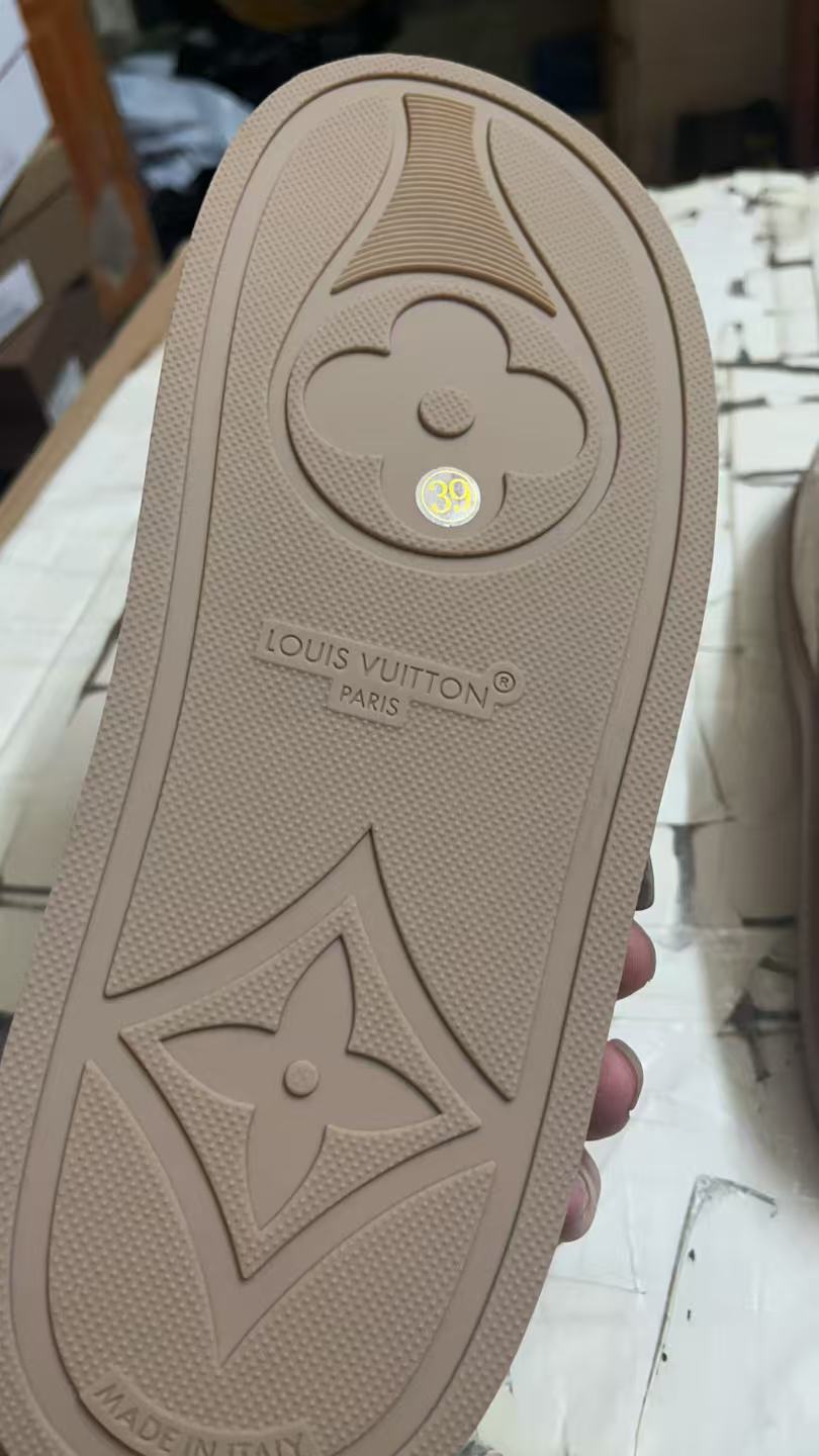 LV Slippers Women(AAA)-030