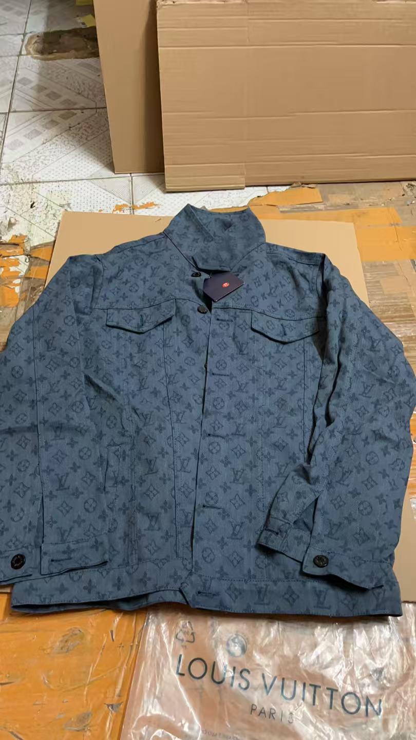 LV Jacket-049