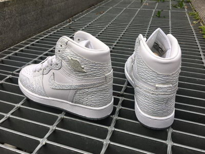 Air Jordan 1 Retro High “Frost White”