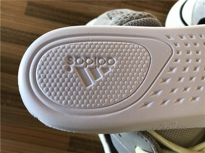 authentic ad*s Y**zy 700 boost-001