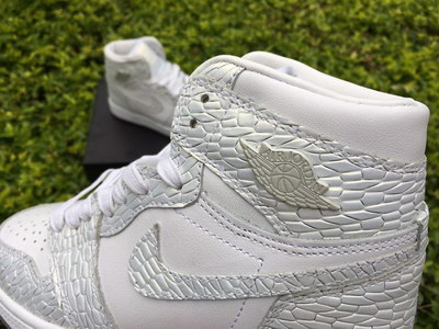 Air Jordan 1 Retro High “Frost White”