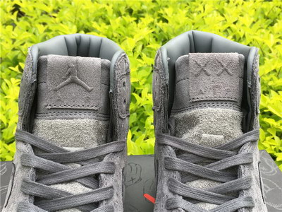 KAWS x Air Jordan 1“Cool Grey”