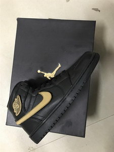 Air Jordan 1 BHM