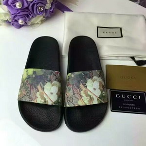 G*u*i slippers(aaa)-210